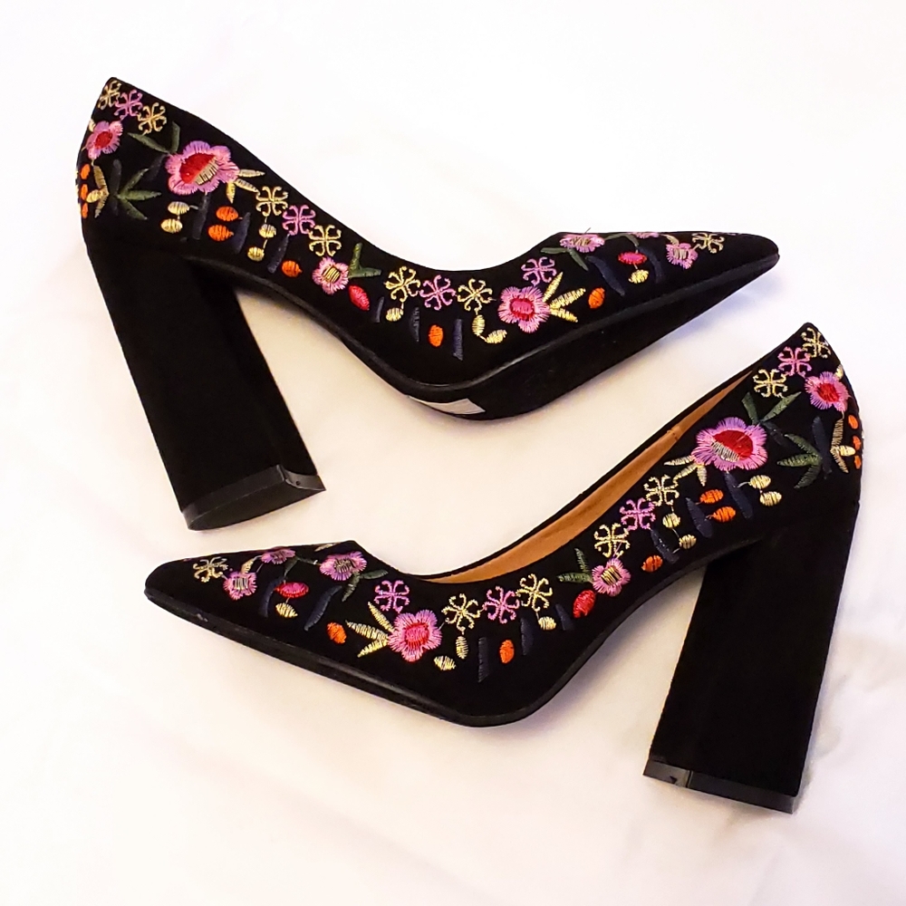 Black velvet embroidered heels